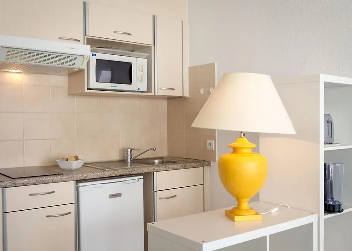 Climatise 2/3 Pers. - Proche Plage, Centre-ville, Wi-fi Gratuit - Fr-1-466a-19 Apartment *